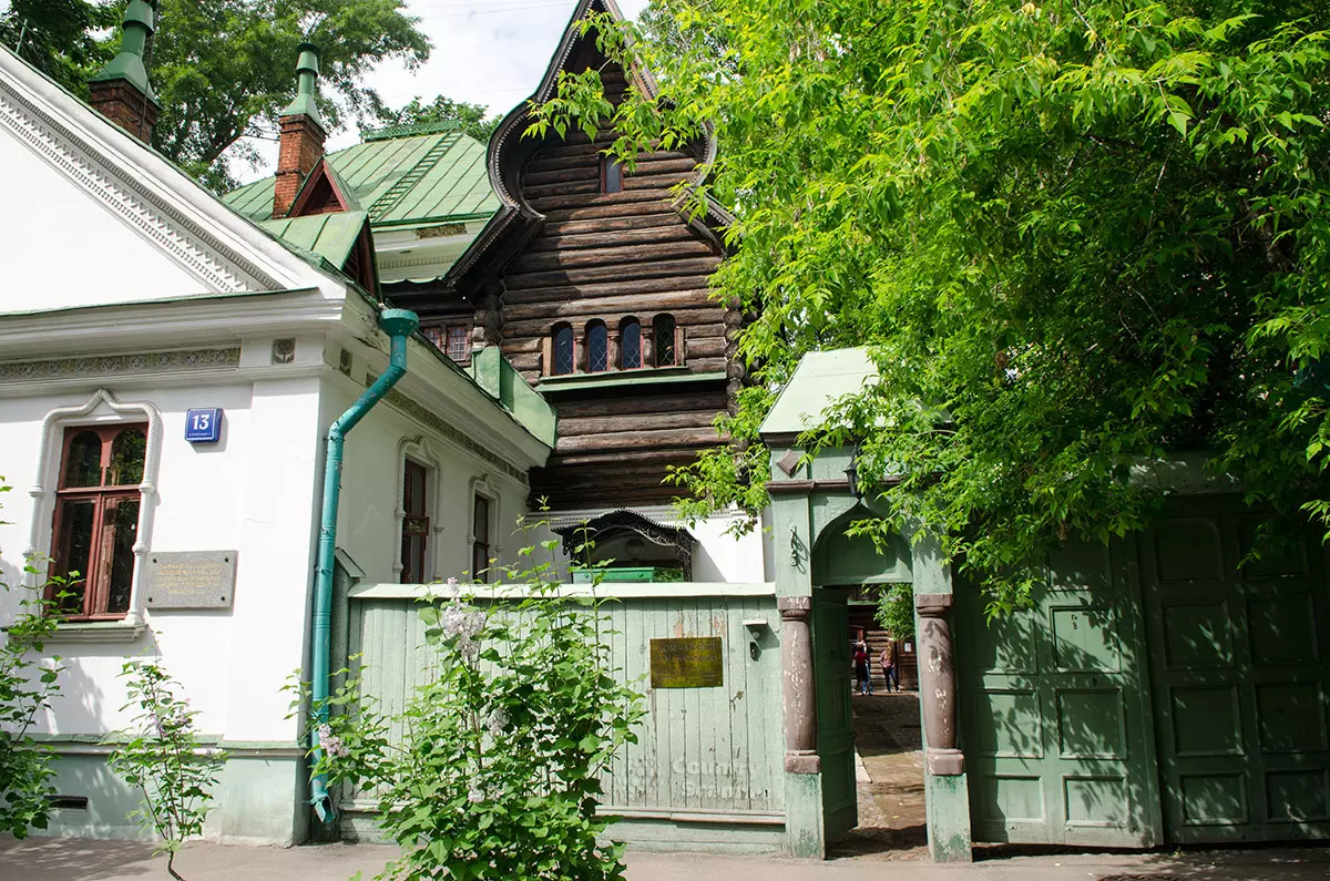 Музей в м васнецова. Дом музей Васнецова. Терем Васнецова в Москве. Дом Виктора Михайловича Васнецова. Переулок Васнецова, д.13.