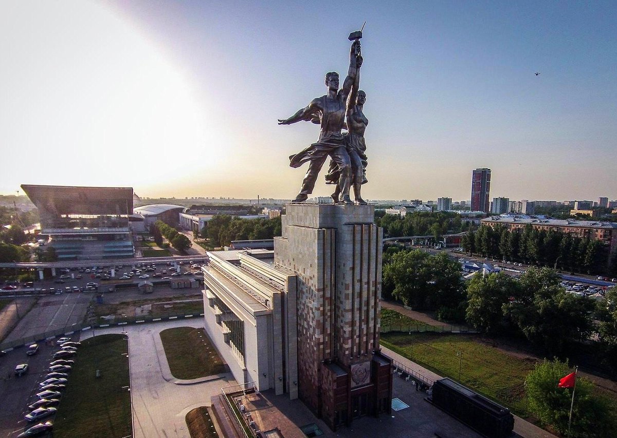 Памятник рабочий и колхозница в москве фото